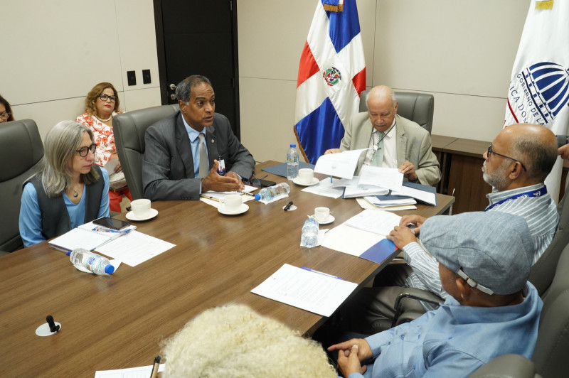 El encuentro fue encabezado por el Viceministro de Acreditación y Certificación Docente, Francisco D’Óleo y el presidente de la ADP, Eduardo Hidalgo.