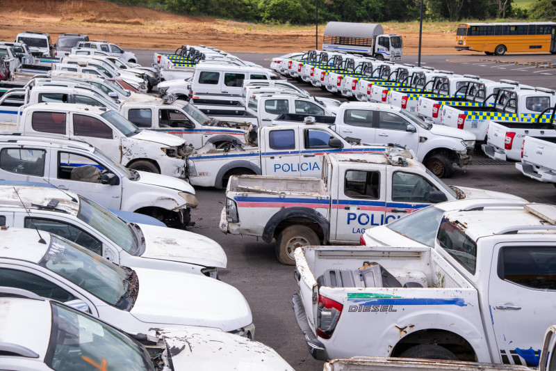 Vehículos de la Policía Nacional y otras instituciones estacionados en el nuevo Centro Nacional de Retención de Vehículos (Cenarve).