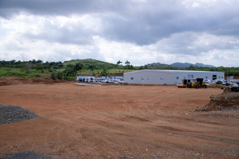 Zonas sin asfaltar en el nuevo Centro Nacional de Retención de Vehículos (Cenarve).