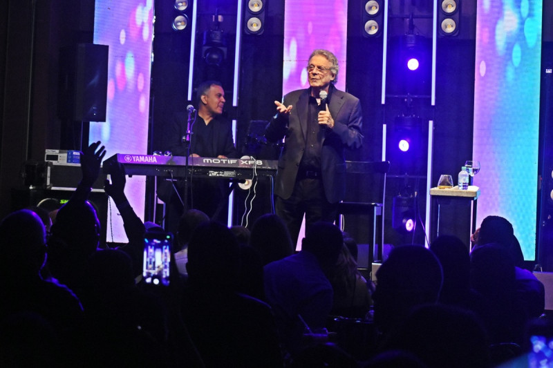 Braulio cuando cantaba el 16 de mayo en Lungomare Bar.