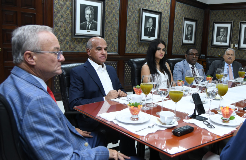 Directivos del Consejo Nacional del Comercio en Provisiones (CNCP), durante su participación en el Desayuno de LISTÍN DIARIO.