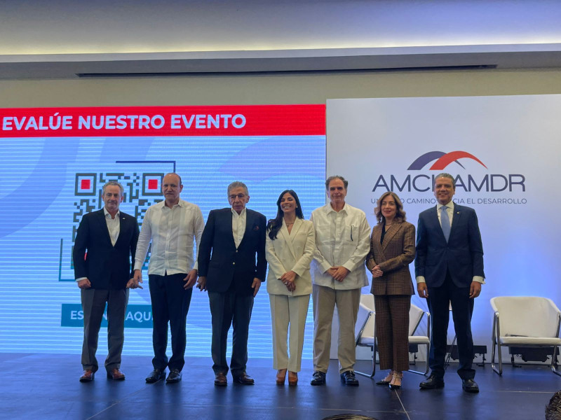 Almuerzo empresarial en el que se abordó el potencial de Santiago para atraer inversión hotelera y comercial.