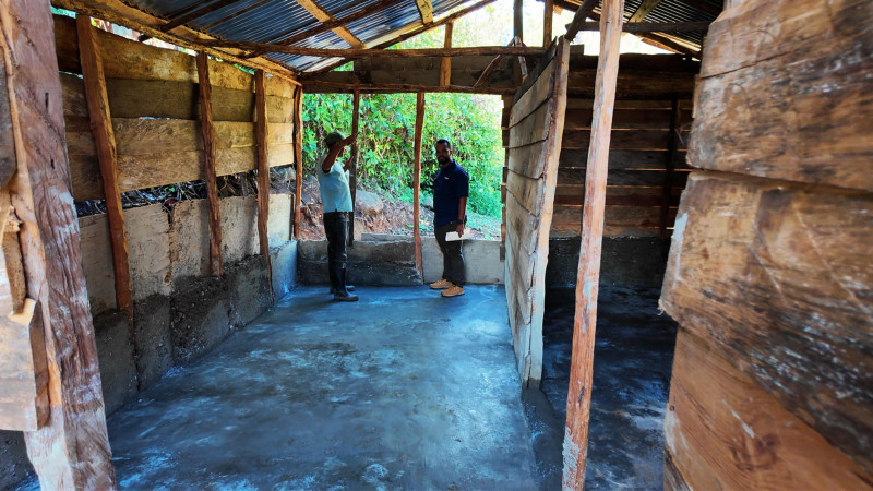 Una de las viviendas cuyo piso de tierra fue cambiado.