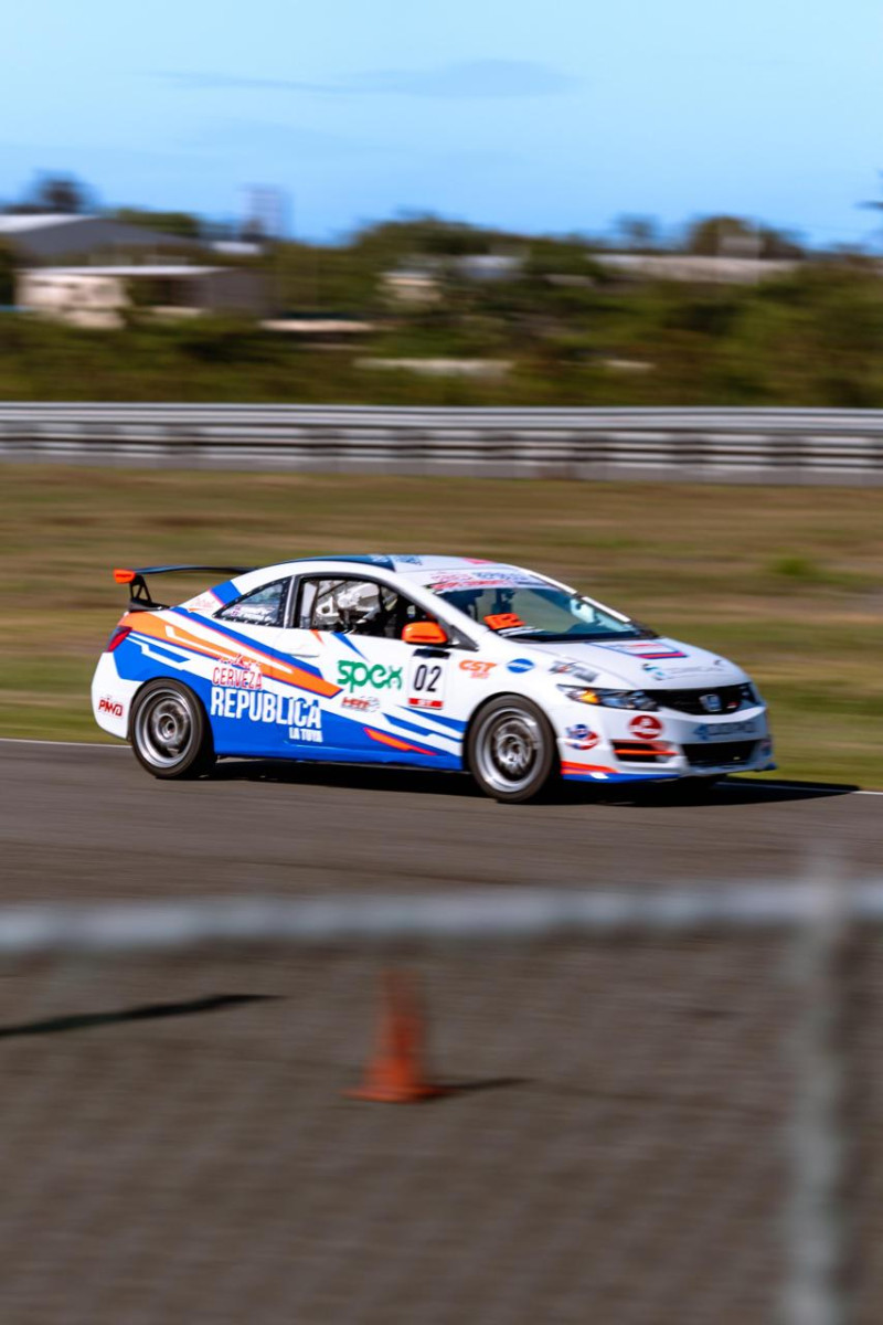 Christian Bonnet a toda marcha en el trazado del Autodromo Las Américas.