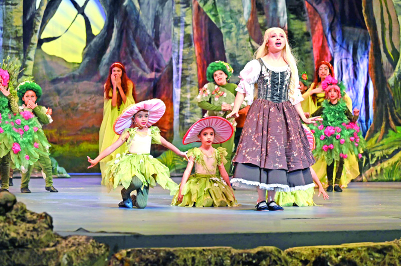 La producción tomó como base la música de Tchaikovsky, pero con un enfoque contemporáneo y teatral y las majestuosas luces y el sonido impecable en manos del veterano Ariel Ramos.