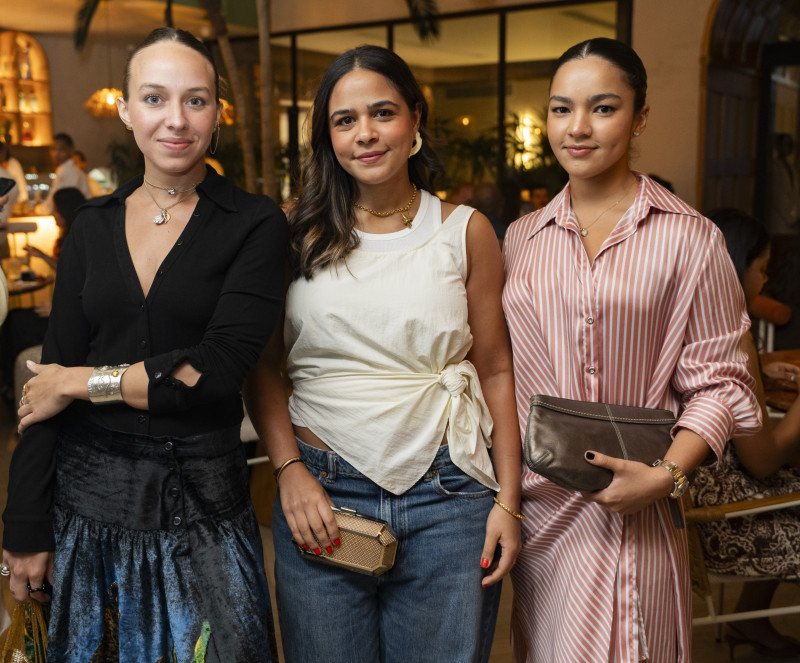 Nicole Cochón, María Espaillat, e Isabel Cortorreal.