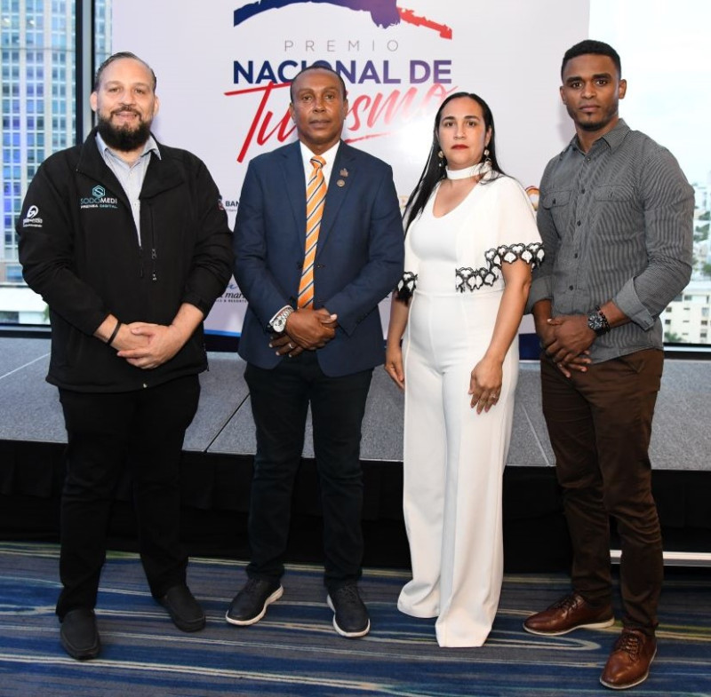 Omar Rivera, Daniel Mercado, Nereyda Álvarez y Danni Osoria.