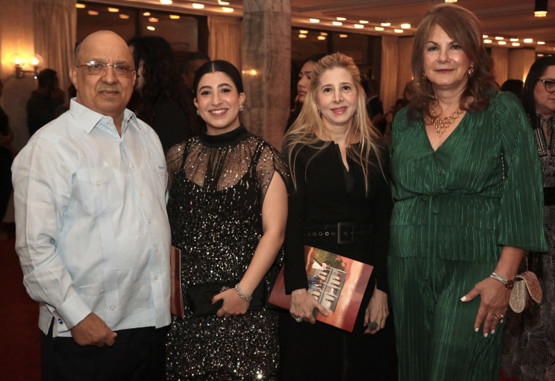 César Suárez Pizano, Ema Suárez, Mónica Lagrange y Vanessa Dhimes.