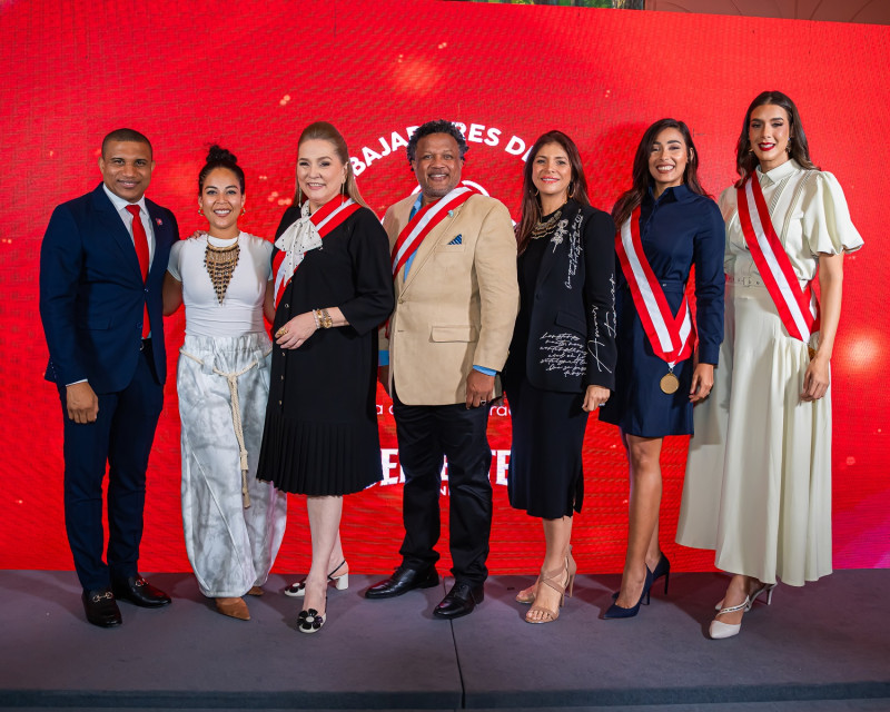 Vargavila Riverón, Michelle Angulo, Jatnna Tavares, Aquiles Correa, Nikauly De la Mota, Nelfa Núñez e Irina Peguero