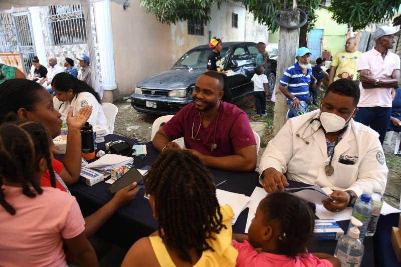 Jornada de atención médica en Los Alcarrizos.