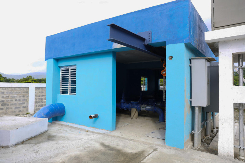 Arnaud recordó que la obra permitirá ampliar la capacidad de producción de agua potable de 200 a 300 litros por segundo.