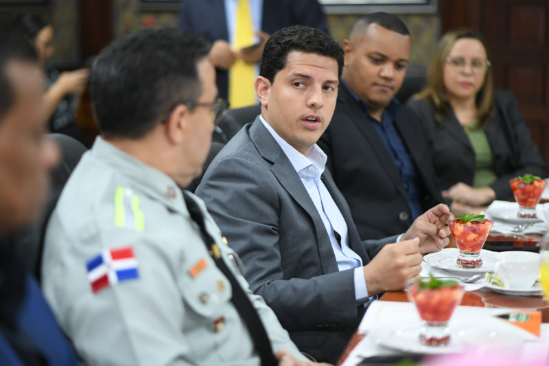Rafael Tejeda Baldera, vocero de la Digesett; Shyam David Fernández, de Fiduciaria Banreservas; Igor Costa, de Imtraff, y Miguelina Ramírez, directora de departamentos de Digesett.