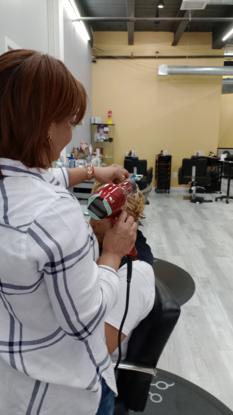 Celis en su área de trabajo