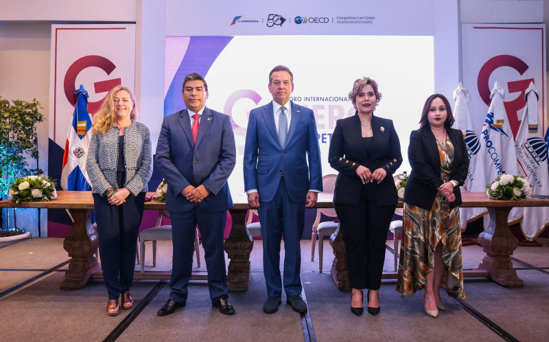 El ministro de Industria, Comercio y Mipymes, Victor -Ito- Bisonó, participó en la apertura del foro.