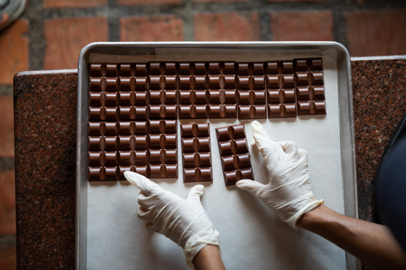 El precio del cacao superó recientemente los 10.000 dólares por tonelada, el nivel más alto desde que se tienen registros, debido a los problemas de oferta en los países productores, lo que está impactando en el costo del chocolate.EFE/ Rayner Peña R.