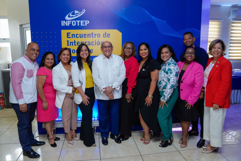 El director general del Infotep, Rafael Santos Badía, junto a facilitadores en el Encuentro de Integración Docente.