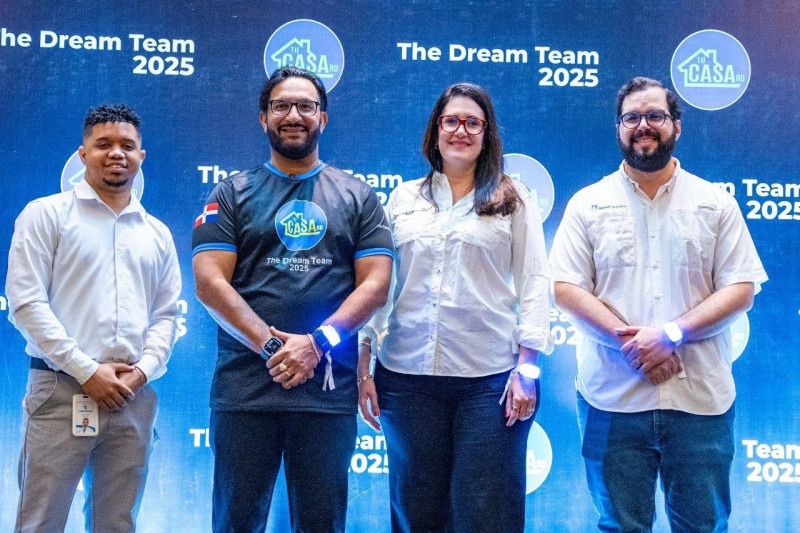 Rick Tejeda, Wester Hernández, Benjina Uribe y Juan Alejandro. Ramírez.