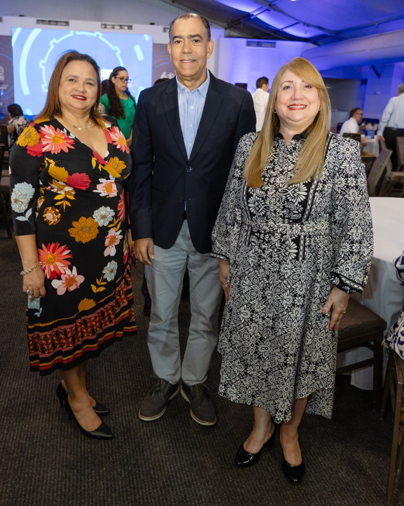 Ivellisse Compres, Rafael Bisonó y Maria Luisa Montas.