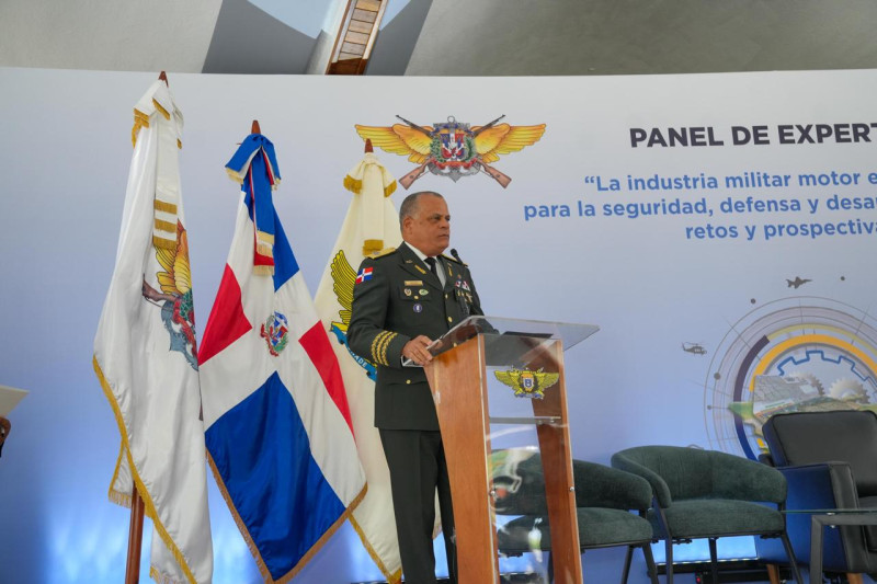 El ministro de Defensa, Carlos Antonio Fernández Onofre.