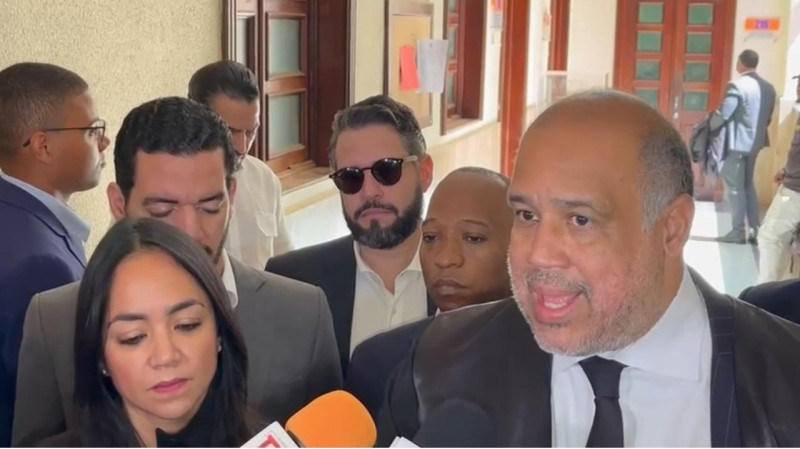 La ministra de Interior y Policía, Faride Raful, y su abogado Miguel Valerio