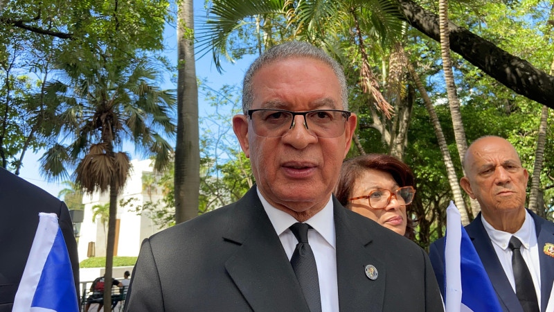 El presidente del Instituto Duartiano, Wilson Gómez, al hablar en el Altar de la Patria donde rindió homenaje a Francisco del Rosario Sánchez