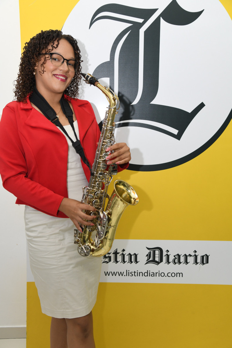 Yeila Patricia Morel con su saxofón