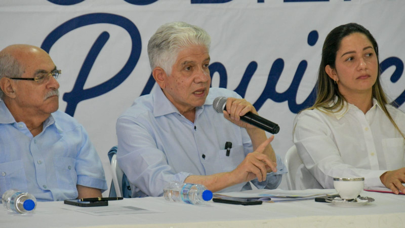 El ministro de Obras Públicas y Comunicaciones, Eduardo Estrella,