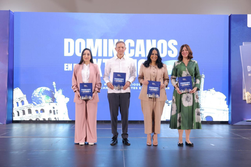 Representantes del Instituto de los Dominicanos y Dominicanas en el Exterior (Index).