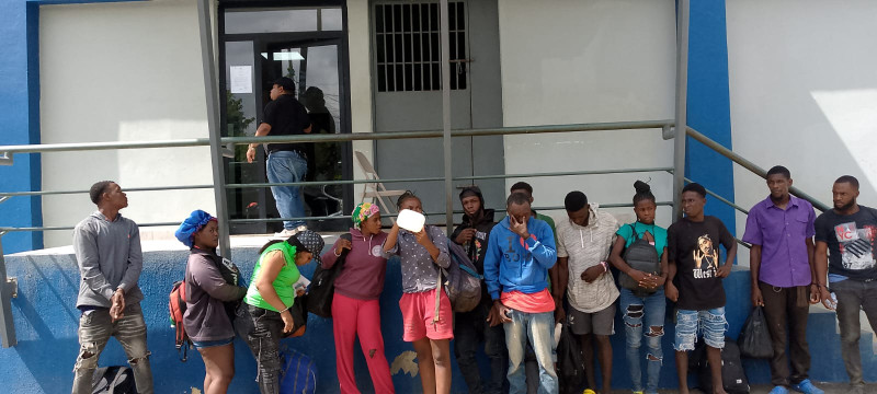 El Ejército también detuvo 20 indocumentados haitianos en el paraje.