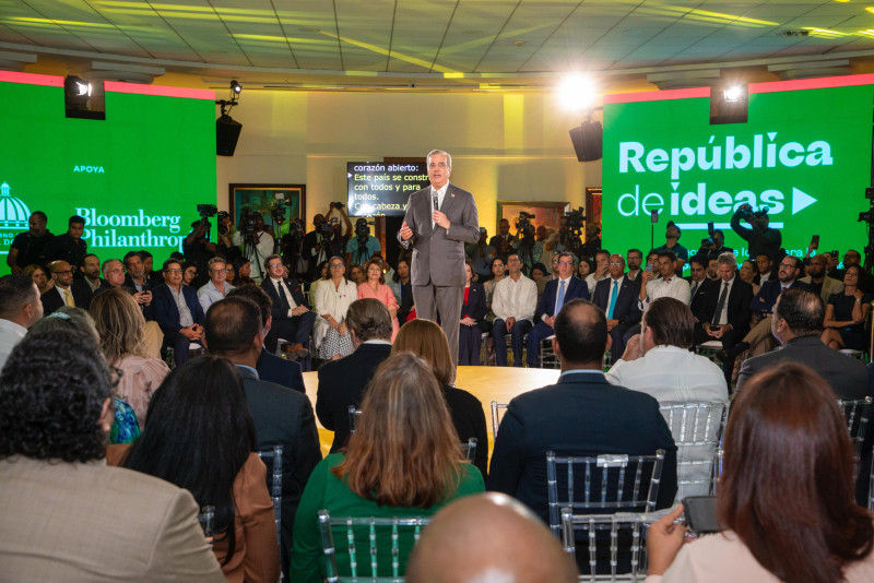 El presidente Luis Abinader mientras anunciaba ayer el lanzamiento del concurso nacional República de Ideas”