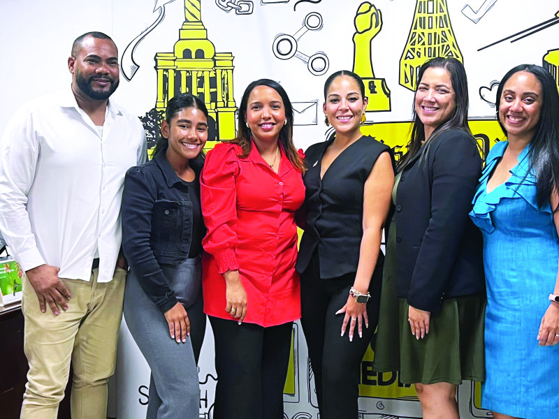 Michelle Angulo, portavoz de la embajada de Estados Unidos en el país, visita las oficinas del Listín Diario en Santiago.