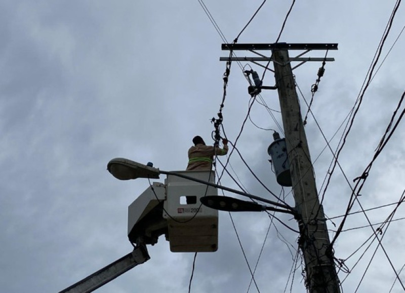 Operadores de la Empresa Distribuidora de Electricidad del Norte (Edenorte).