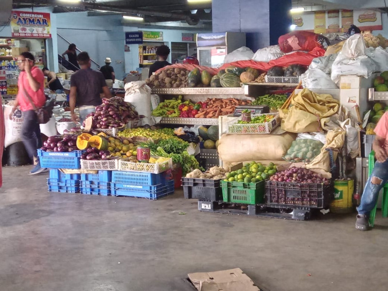 Los signos de inflación son visibles en los aumentos de precios de muchos alimentos de la canasta familiar. Ante esta situación, la gente siente que su dinero pierde poder de compra.