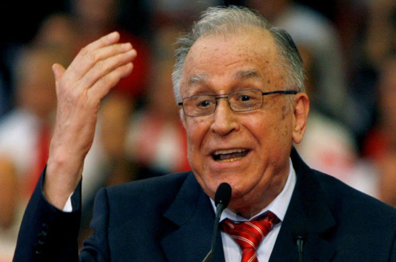 La figura de Iliescu, que se retiró de la política en 2005, sigue siendo motivo de controversia en su país, que entró bajo su presidencia en la OTAN en 2004.