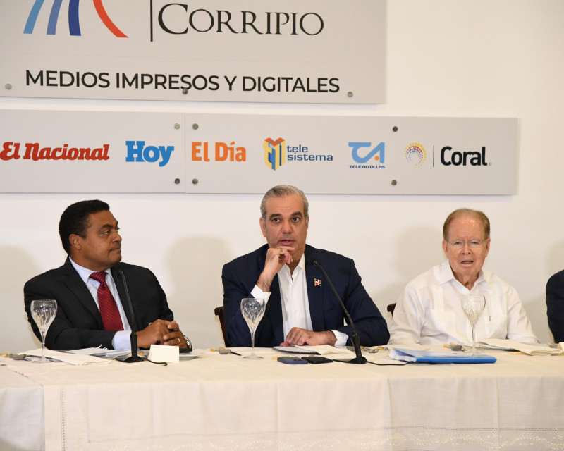 El presidente Luis Abinader participa en almuerzo del Grupo de Comunicaciones Corripio, donde particpó el presidente del grupo, José Luis Corripio "Pepín".