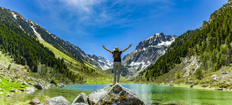 Dios, lo dice el Génesis, nos entregó todo lo creado, aguas, minerales, animales, para nuestro disfrute y supervivencia.