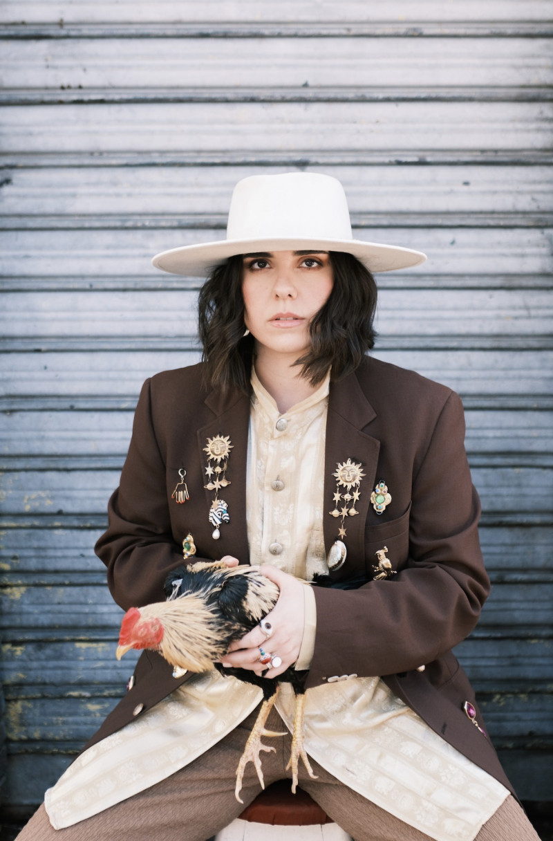 Covi Quintana, de lo contemporáneo a lo folclórico, estrena pambiche “Temblor y réplica”.