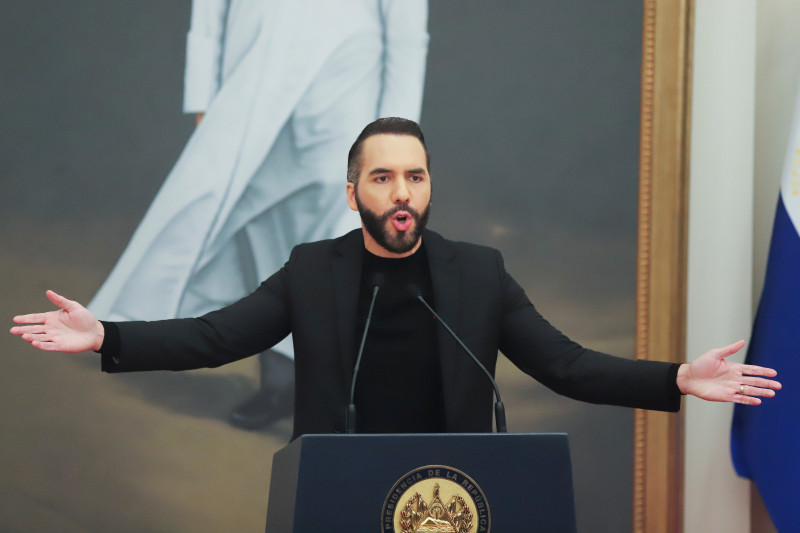 El presidente salvadoreño Nayib Bukele ofrece una conferencia de prensa el 14 de enero de 2025, en San Salvador, El Salvador.