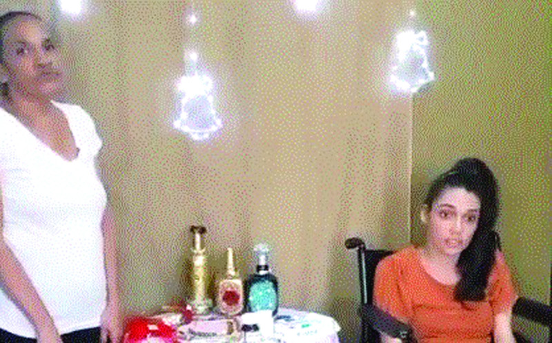 Maximina  Mercado y su hija Selva María Taveras, quien padece parálisis cerebral. fuente externa