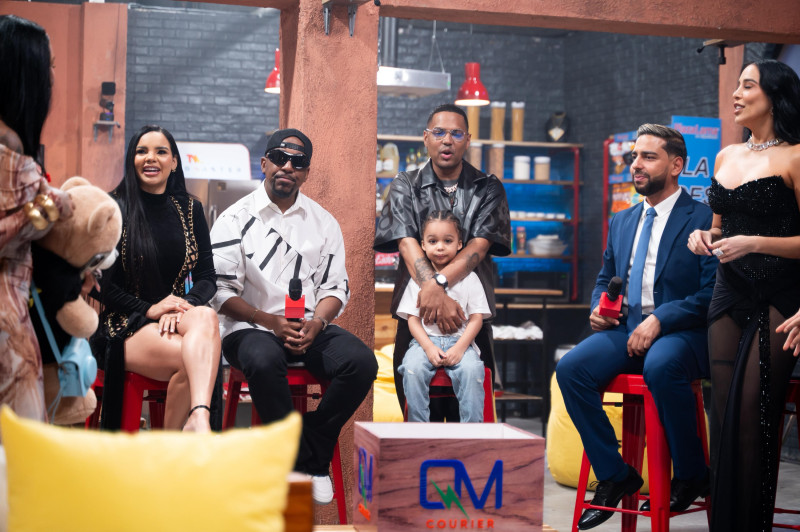 “La casa de Alofoke”, bajo la producción de Santiago Matías (Alofoke) se transmite en vivo desde la plataforma Youtube.