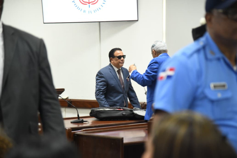 Alexis Medina a esperas de la decisión del Tribunal.