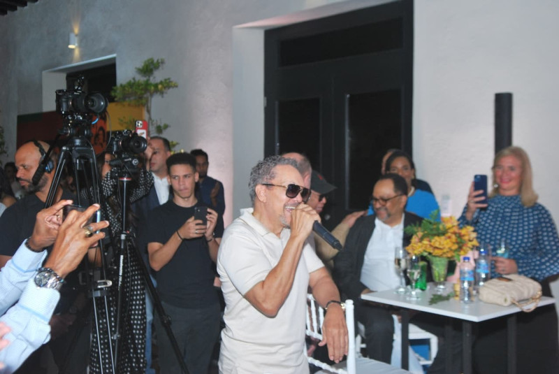 Rafa Rosario fue la sorpresa artística de la noche de presentación de Mumba.