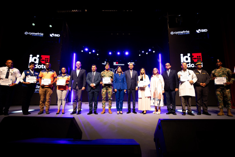 La vicepresidenta Raquel Peña y Guido Gómez Mazara, presidente del Indotel, encabezaron el lanzamiento del programa Talento Digital RD.