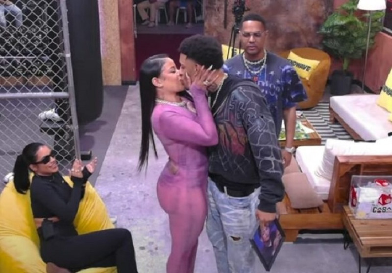 Yariel Jiménez, conocido en las redes como el Sr. Jiménez, entró a La Casa de Alofoke acompañado de su pareja Indhira Luna "La Insuperable".