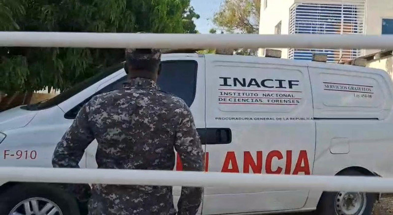 El hermano de la víctima está detenido y bajo investigación.