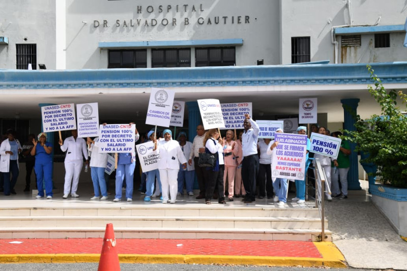 Enfermeras protestan por mejores condiciones labores