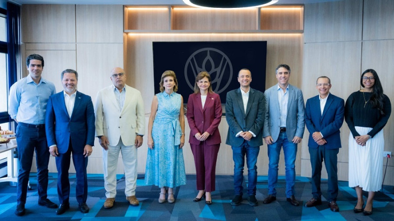 Vicepresidenta Raquel Peña y el Consejo Consultivo de CND:  Marcos Jorge León, Eduardo Cruz, Héctor José Rizek, Elena Viyella, Raquel Peña, Fabián Suárez, Pablo Firpo, Luis Álvarez y Ana María Martínez.