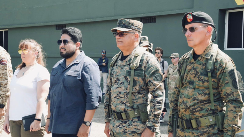 El ministro dominicano de Defensa, teniente general Carlos A. Fernández Onofre,  y el Subsecretario de Defensa de los Estados Unidos para Asuntos del Hemisferio Occidental, Joseph M. Humire, realizaron un recorrido estratégico por la frontera domínico-haitiana, abarcando desde Manzanillo hasta Dajabón.