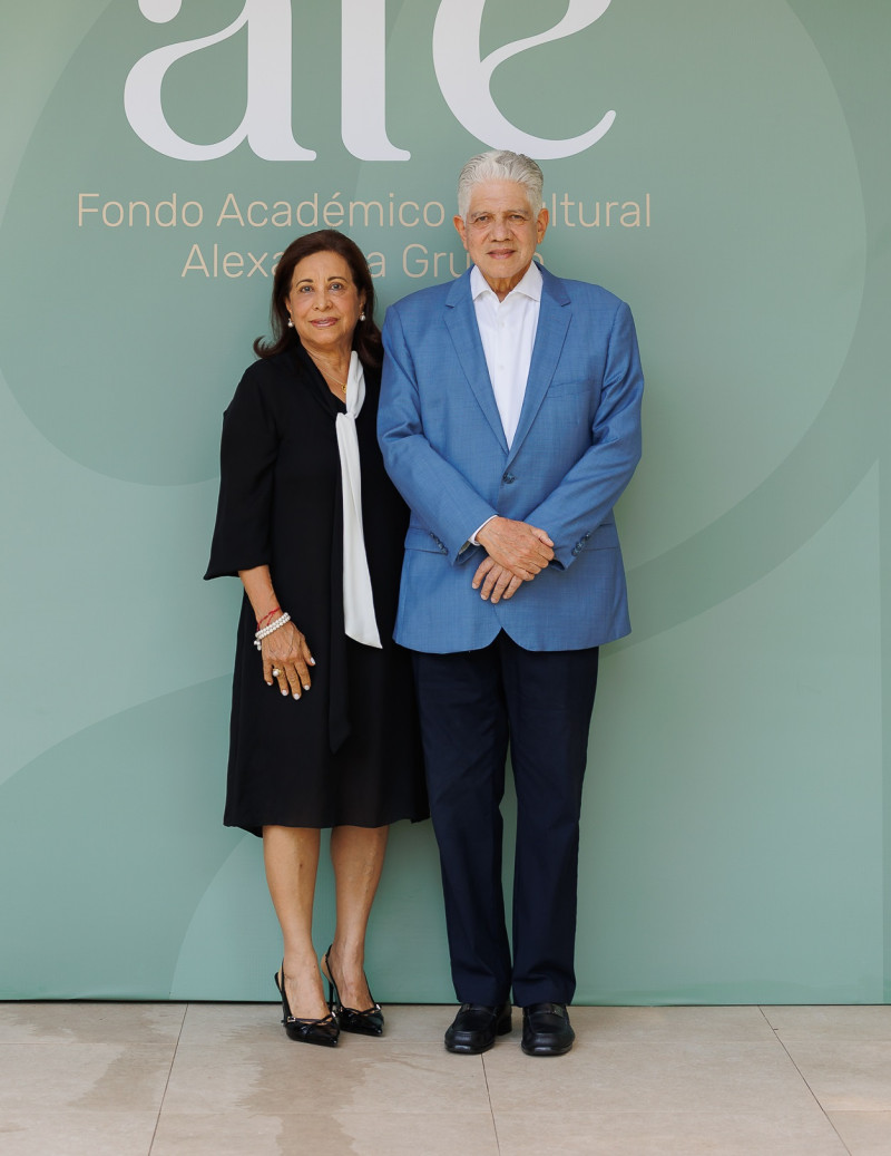 Arelis Cruz de Estrella y Eduardo Estrella.