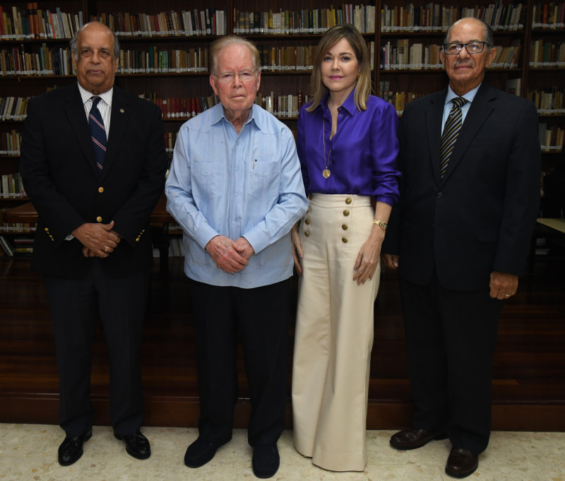 Juan Daniel Balcácer, José Luis Corripio, Ana Corripio y José Alcántara Almánzar.